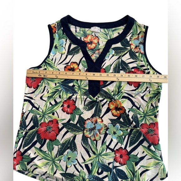 Late August Floral Sleeveless Top - Multicolor. Size Large - Picture 4 of 5